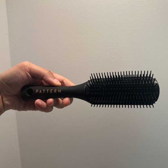 Pattern Beauty Shower Brush (Effortlessly sculpt your curls) - Picture 3 of 6